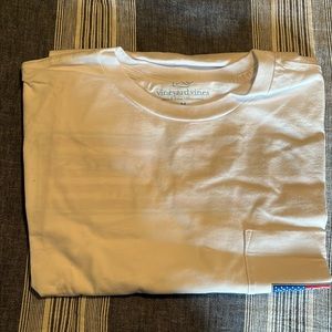 White Vineyard Vines T-shirt